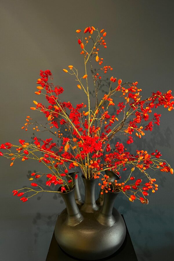 Zijden bessenboeket voor in de 5 mouth toetervaas