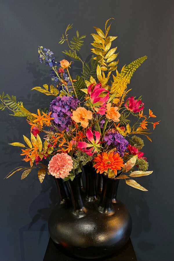 Zijdenboeket Lauren voor in de gouden of zwarte tuitvaas