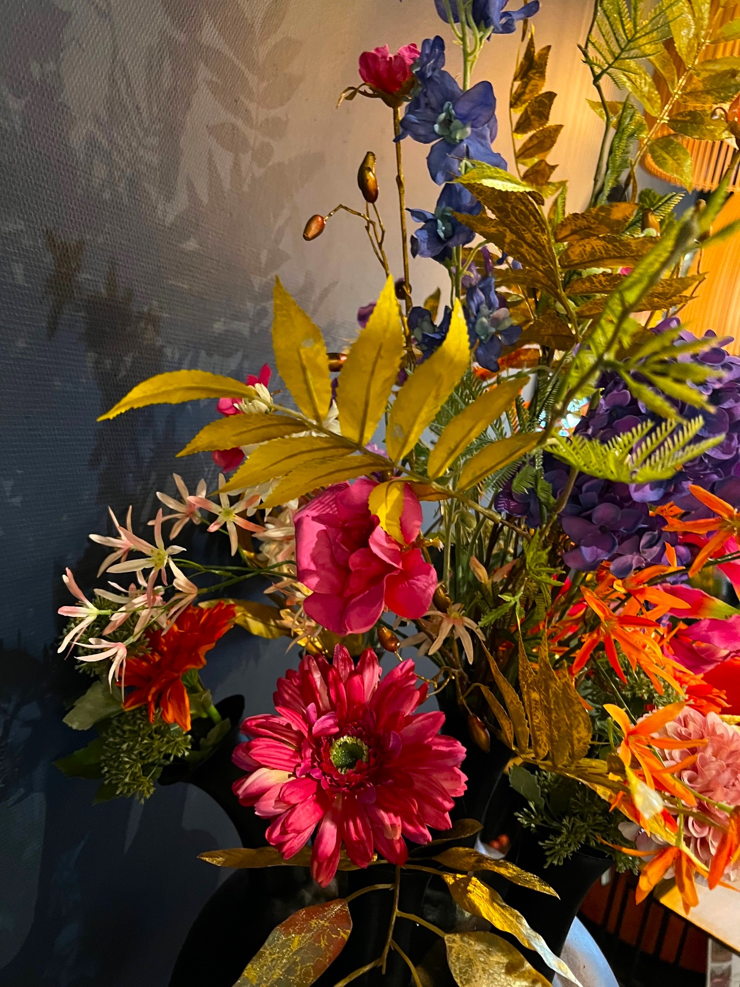 Zijdenboeket Lauren voor in de gouden of zwarte tuitvaas - Afbeelding 3