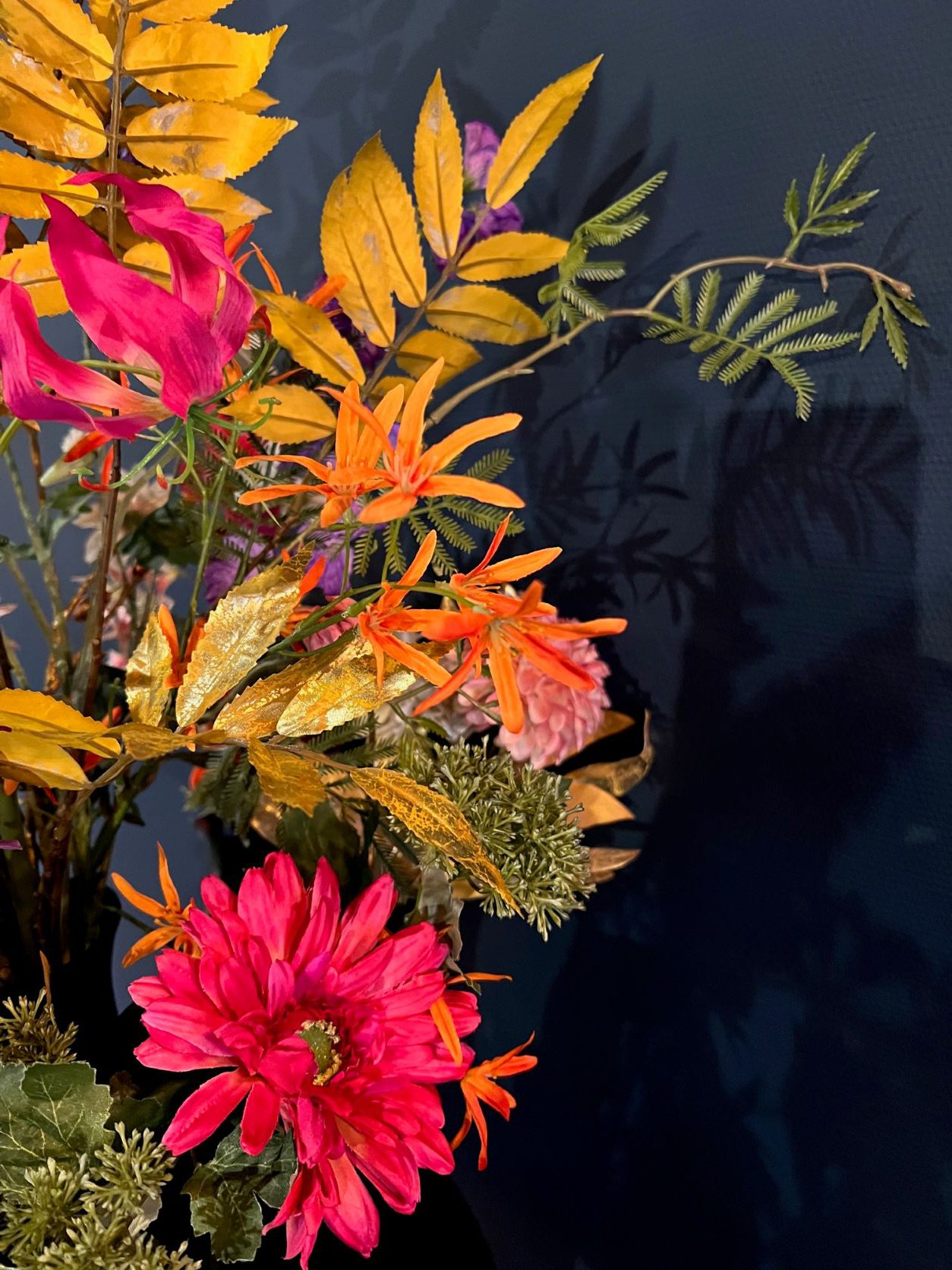 Zijdenboeket Lauren voor in de gouden of zwarte tuitvaas - Afbeelding 4