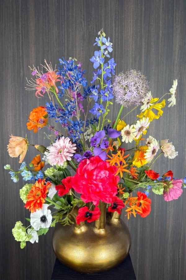 Groot zijdenboeket Babs voor de gouden of zwarte toetervaas